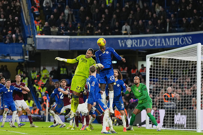 爱游戏体育入口-刚刚！切尔西造点机会备战欧联西汉姆扳平良机，清晨费城76人回应争议 